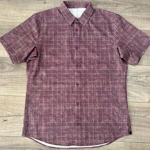 Lululemon Athletica Live In Practice Airing Easy Ventlight Shirt.